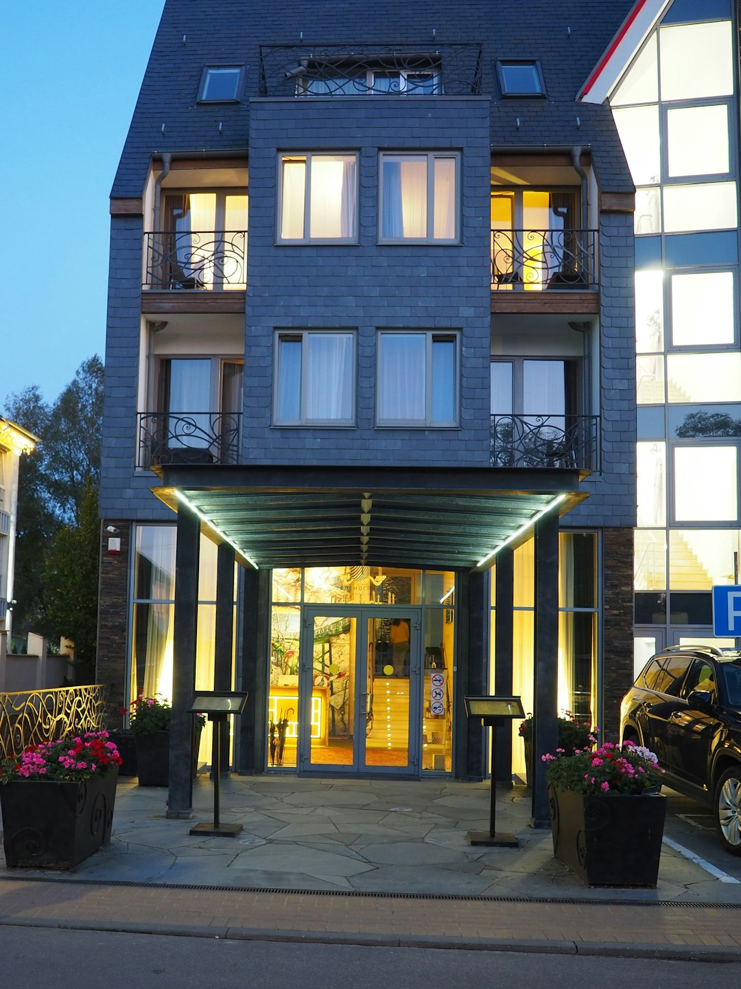 Quantum Burst Lash Hotel Exterior
